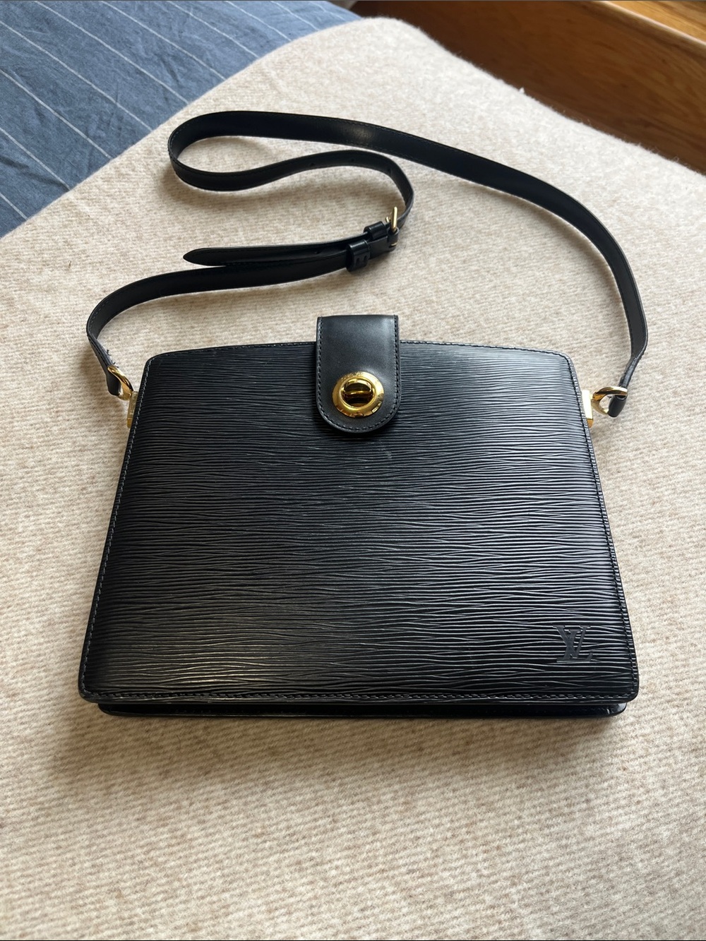 Vintage 1994 Louis Vuitton Epi Leather Shoulder / Crossbody Bag